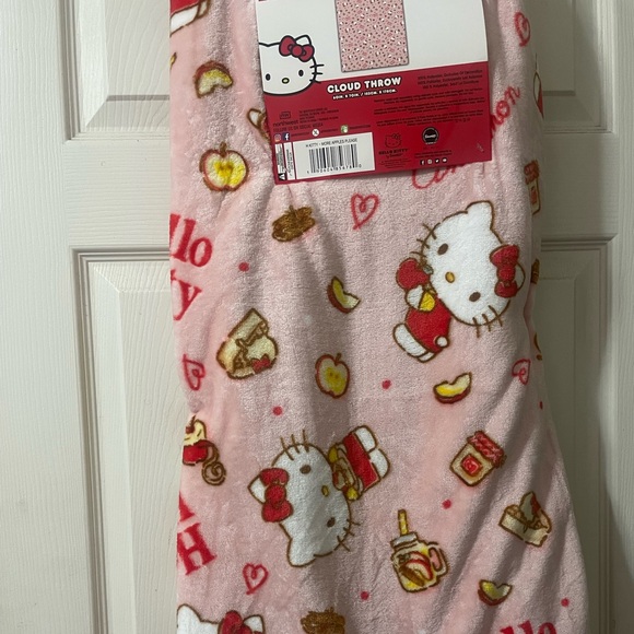 Hello kitty Apple Butter Blanket - Picture 1 of 1